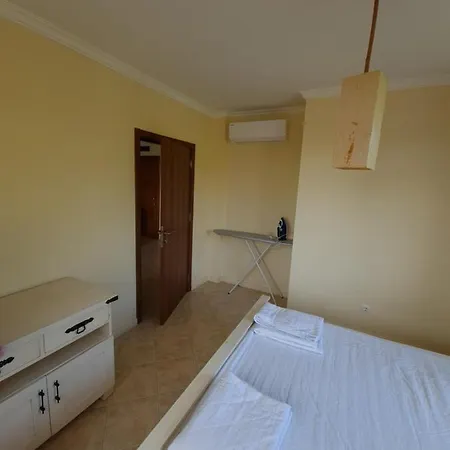 Ξενοδοχείο με διαμερίσματα Santa Marina Apartaments- Karina 1 *
