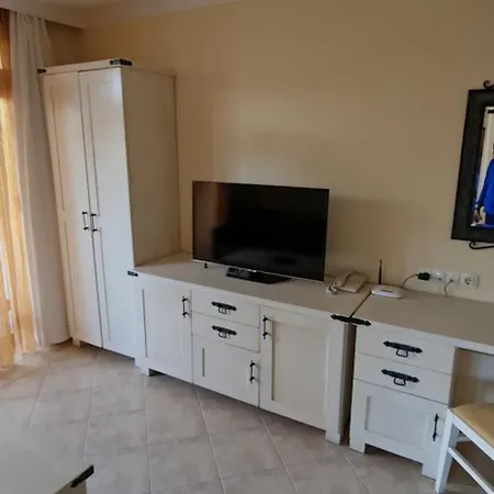 Ξενοδοχείο με διαμερίσματα Santa Marina Apartaments- Karina 1 *